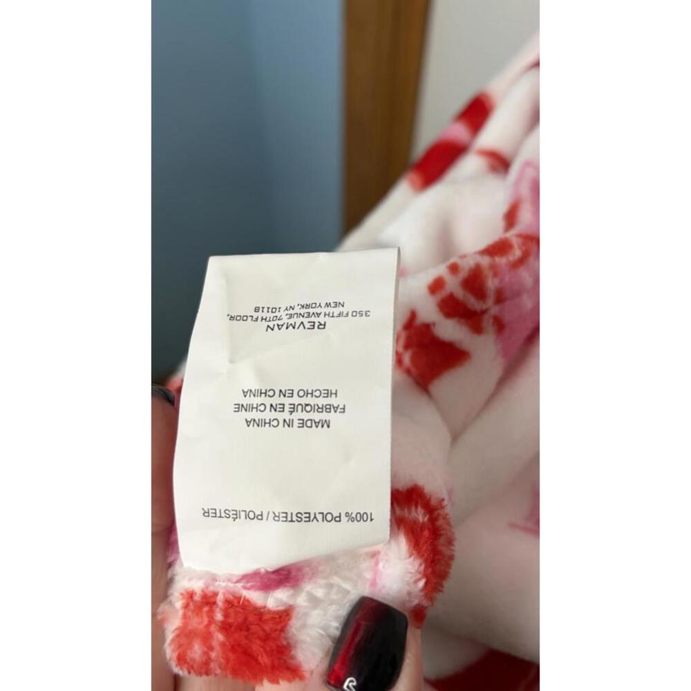 Betsey Johnson Ultra Soft Plush Throw Blanket – Candy Cane & Bow Print - Picture 6 of 7